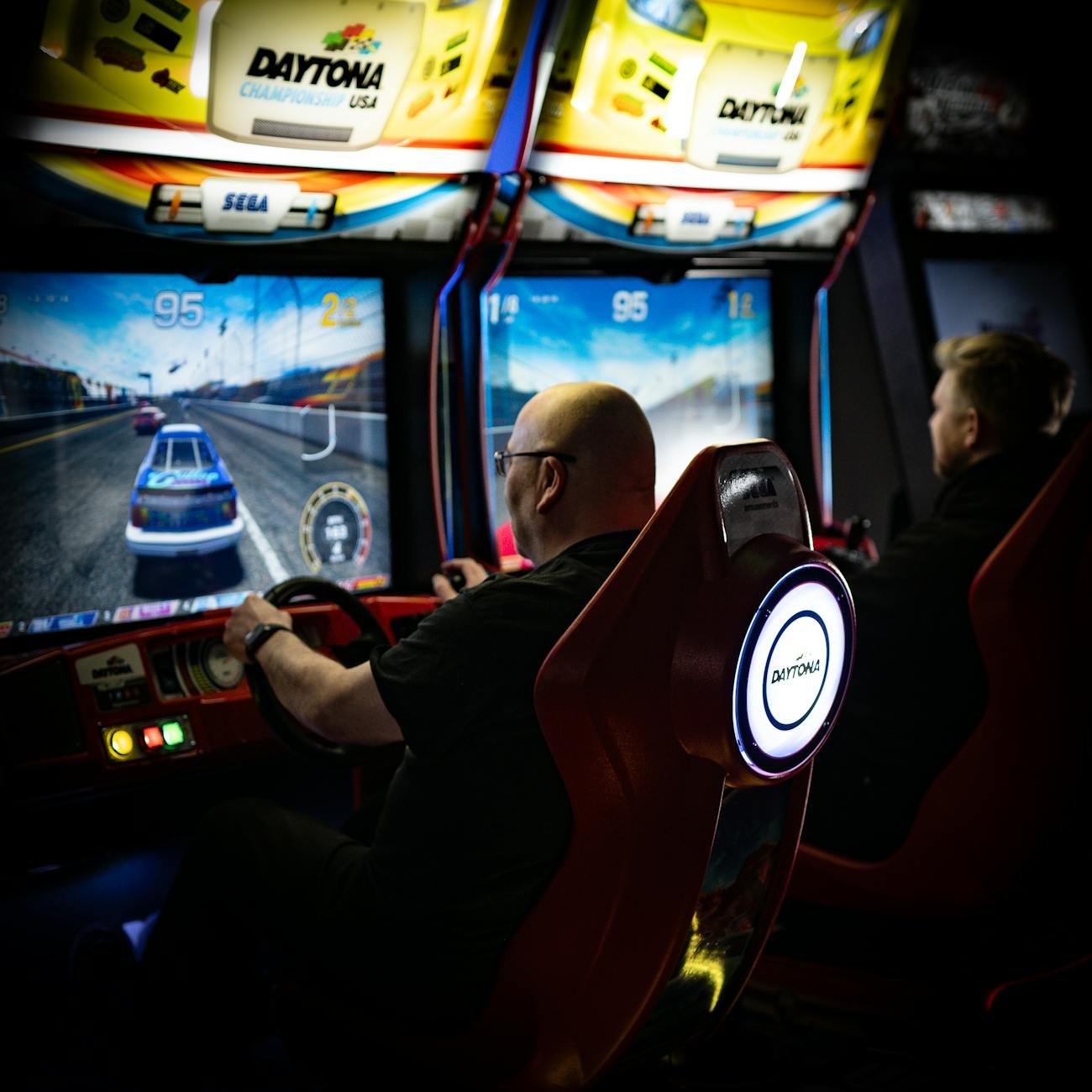 men playing daytona racing arcade games, racing games